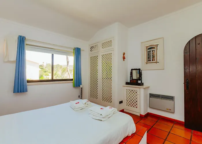 Panoramic Ocean View & Pool In By Rent4rest Willa Sesimbra